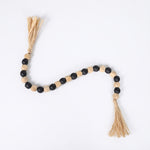 Cargar imagen en el visor de la Galería, Tira de cuentas decorativas Mala Jinpa de MDF en negro y madera natural con borlas de rafia.