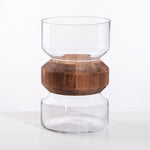 Cargar imagen en el visor de la Galería, Jarrón Adam grande de cristal de 28cm con aro central de madera para ramos y decoración.