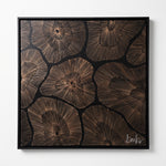 Cargar imagen en el visor de la Galería, Cuadro Flor de Loto Grande 120x120 cm decorativo con líneas doradas sobre fondo y marco negro.