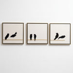 Cargar imagen en el visor de la Galería, Set de 3 cuadros Nido para pared de salón y dormitorio de 0.80x0.80cm con siluetas de pájaros negros.
