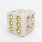 Cargar imagen en el visor de la Galería, Figura decorativa de dado en poliresina Madere beige con detalles dorados.