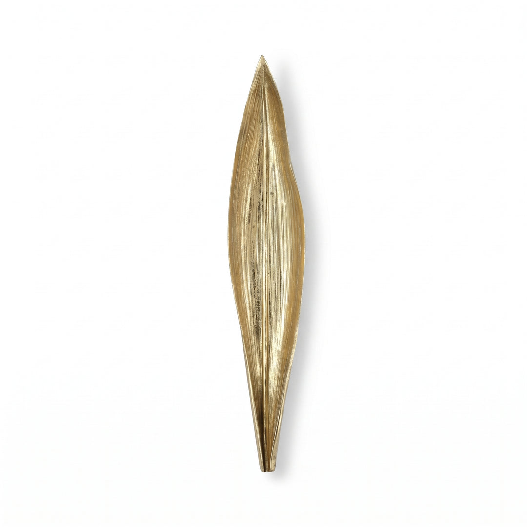 Accesorio de pared decorativo Siz de poliresina dorada con diseño estilizado en forma de hoja.