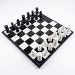 Cargar imagen en el visor de la Galería, Ajedrez inglés grande de mármol 34x34 cm con piezas blancas y negras para juego y decoración.
