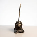 Cargar imagen en el visor de la Galería, Escultura decorativa Paleta Tutsi de mármol mexicano veteado en blanco y negro sobre superficie clara.