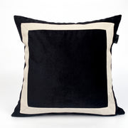 Cojín Decorativo Maison Negro 50x50 cm con elegante borde blanco contrastante.