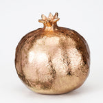 Cargar imagen en el visor de la Galería, Figura granada Seda decorativa en poliresina dorado con acabado texturizado.