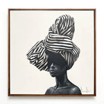 Cargar imagen en el visor de la Galería, Cuadro Malawi con retrato en blanco y negro de mujer con turbante a rayas y marco de madera.