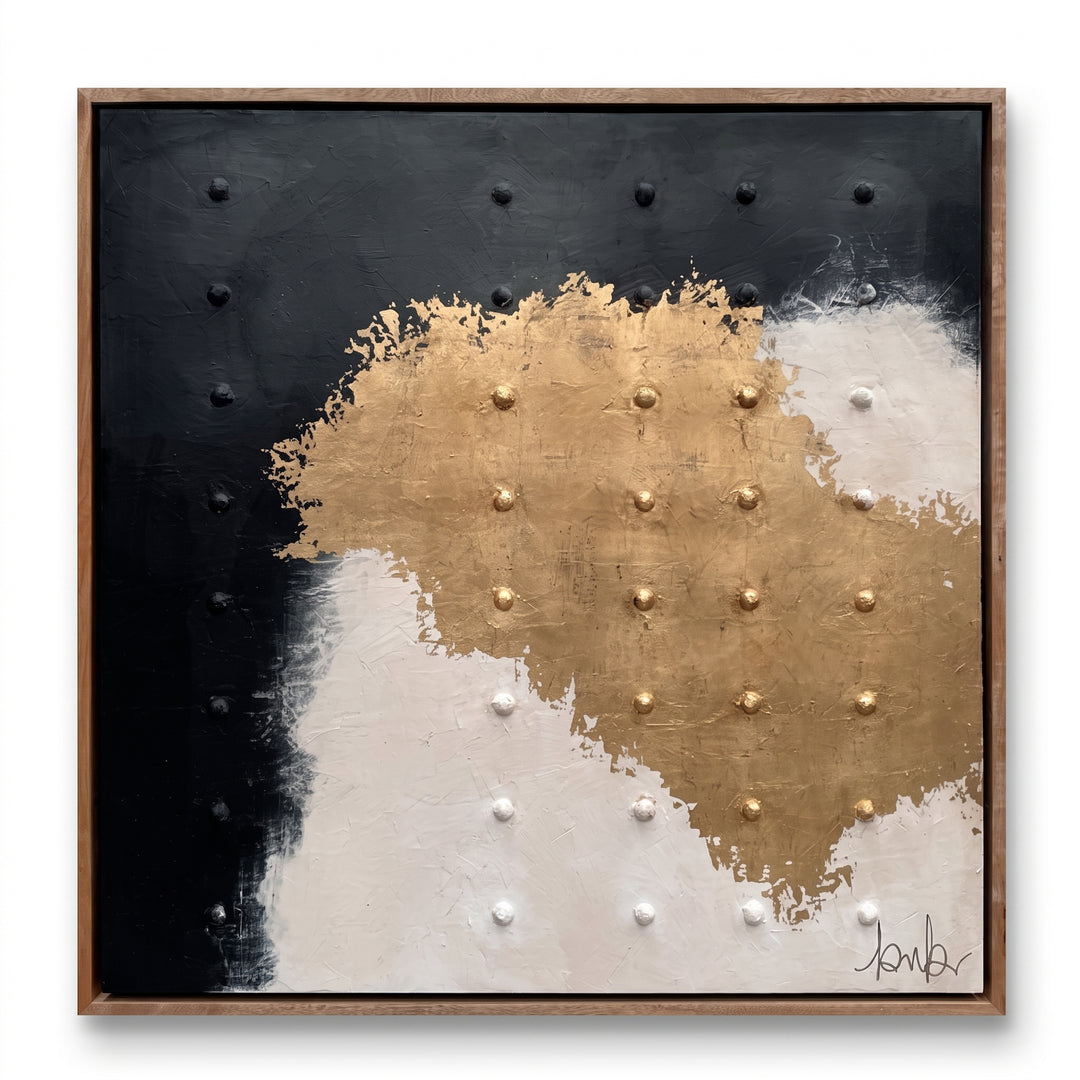 Cuadro Drif 2 en alto relieve con marco de madera sólida rosamorada y arte abstracto en tonos negro, dorado y blanco.