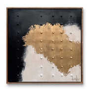 Cuadro Drif 2 en alto relieve con marco de madera sólida rosamorada y arte abstracto en tonos negro, dorado y blanco.